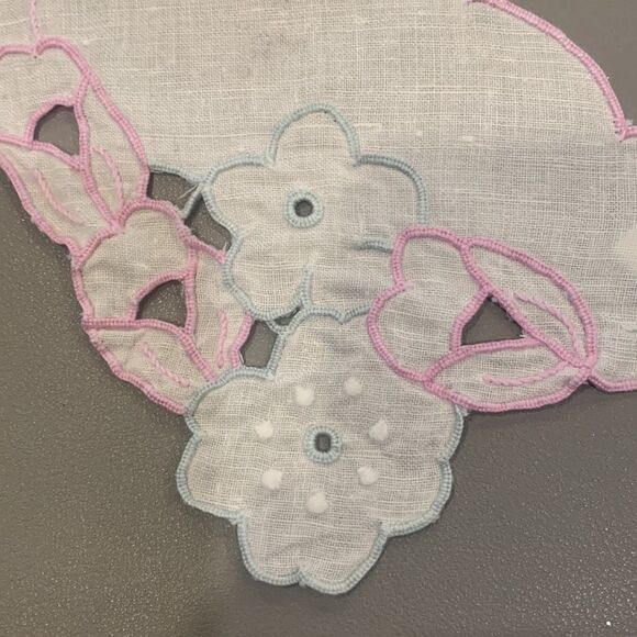 Pastel Embroidered Collar - Picture 2 of 4